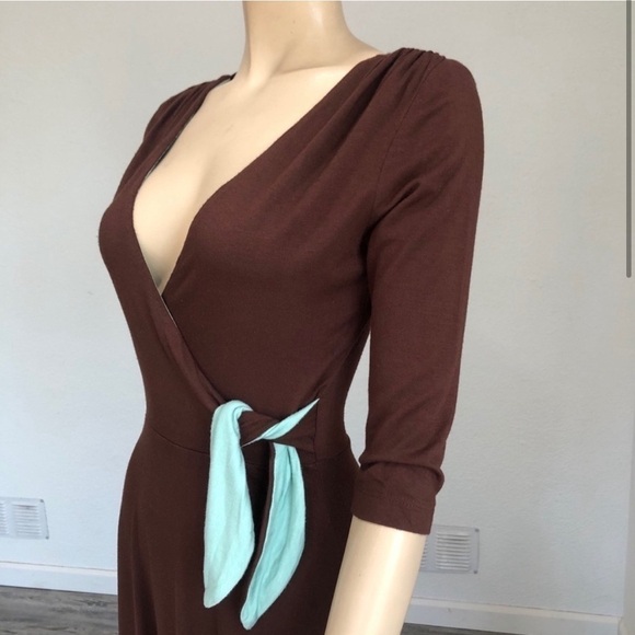 Mica brown & blue dressV- neck knee length S:S - Picture 3 of 12